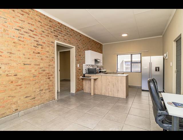 2 BEDROOM APARTMENT FOR SALE IN POMONA